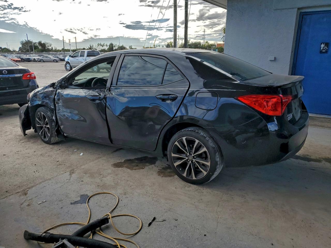2017 TOYOTA COROLLA L photo 2