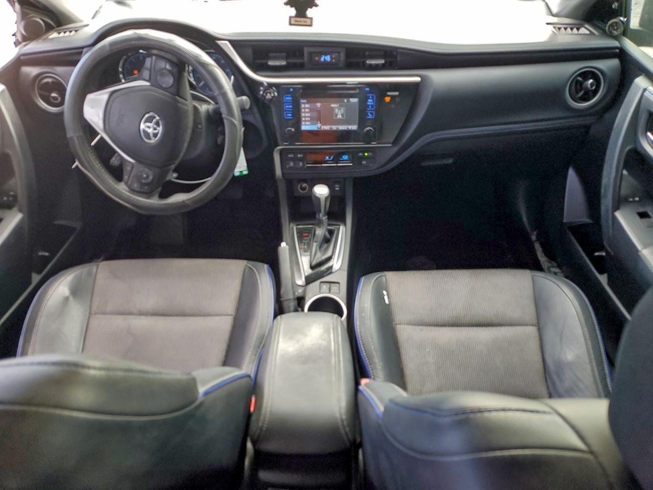 2017 TOYOTA COROLLA L photo 8
