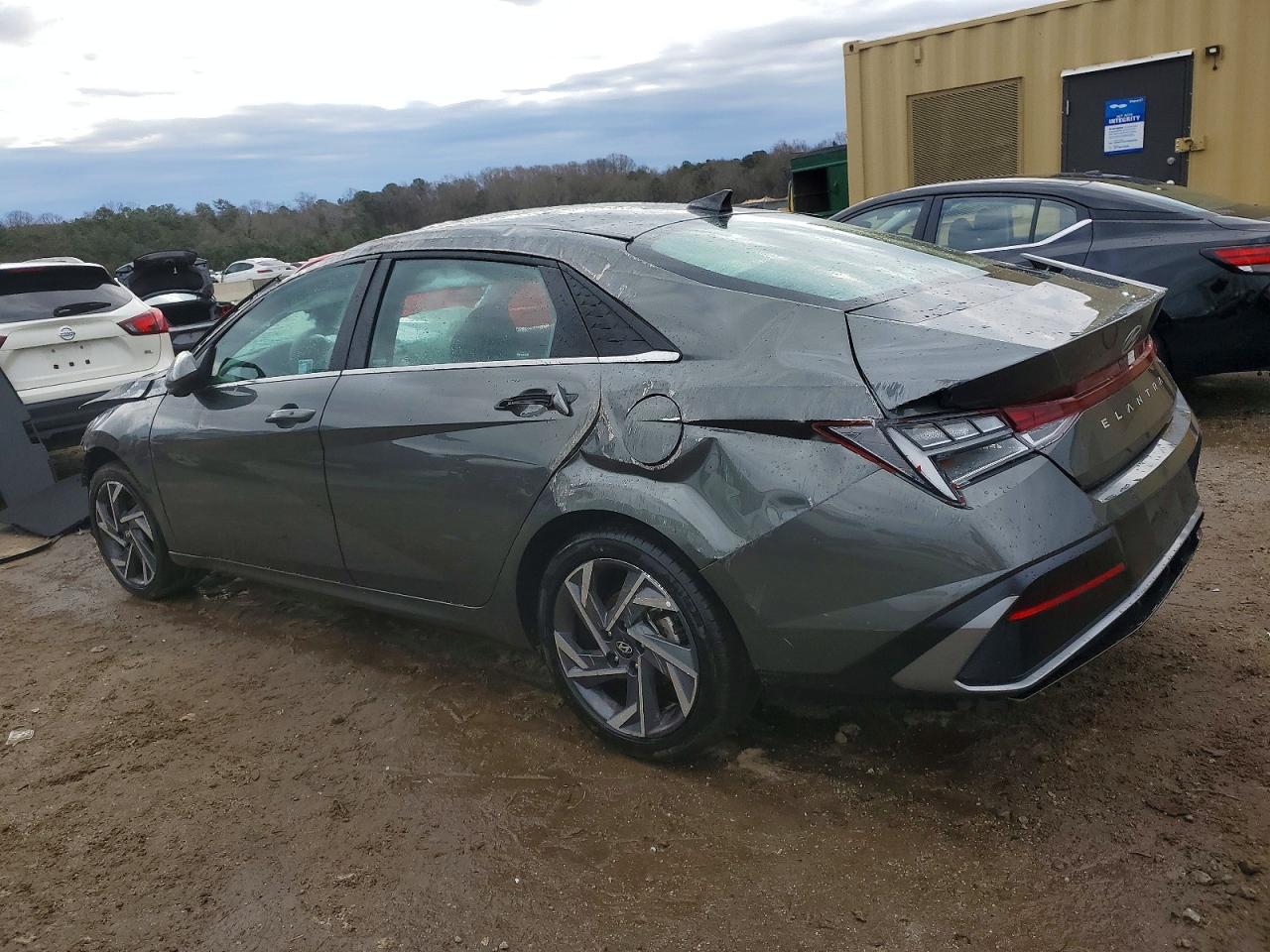 2025 HYUNDAI ELANTRA SEL photo 2