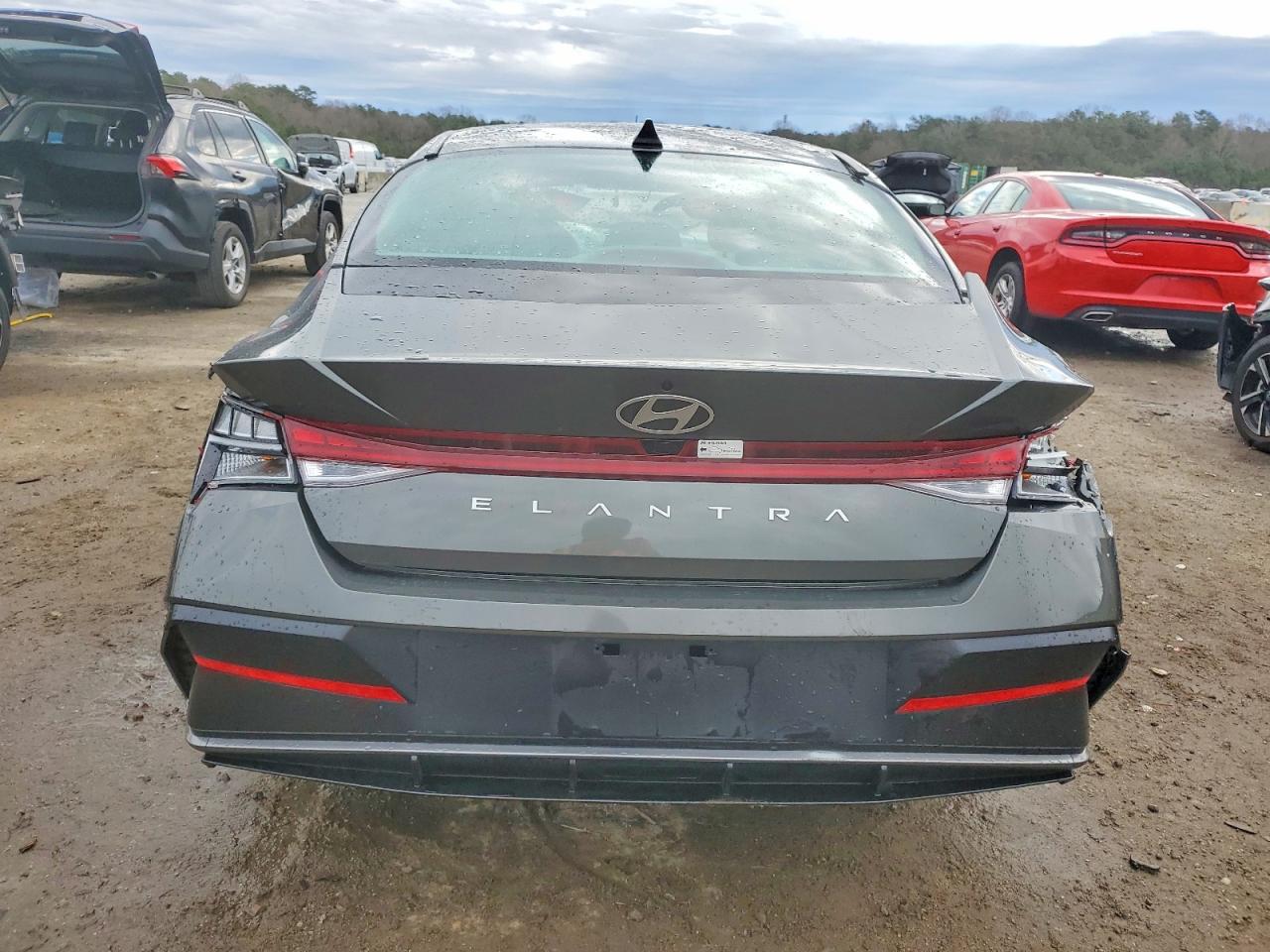 2025 HYUNDAI ELANTRA SEL photo 6