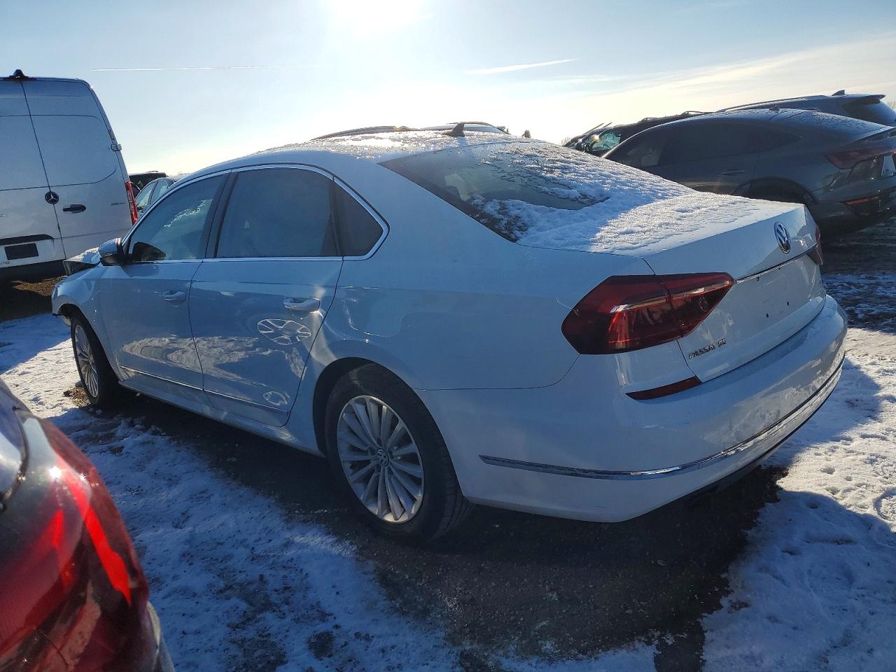 2017 VOLKSWAGEN PASSAT SE photo 4