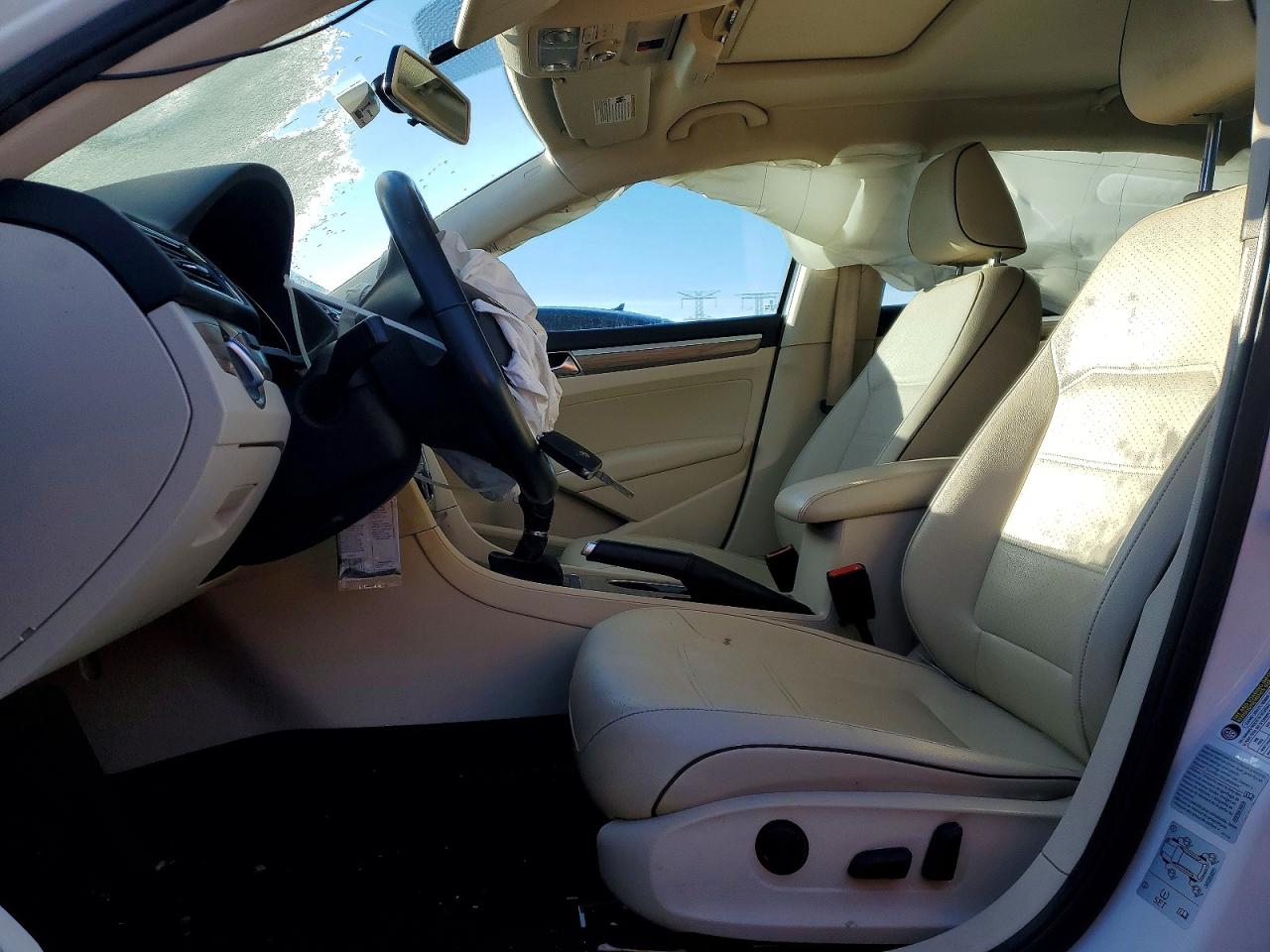 2017 VOLKSWAGEN PASSAT SE photo 19