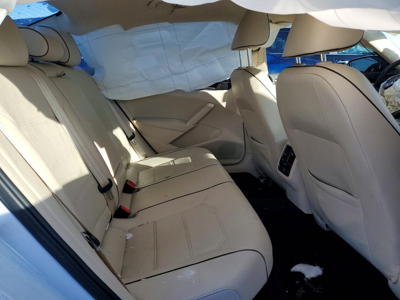 2017 VOLKSWAGEN PASSAT SE photo 28
