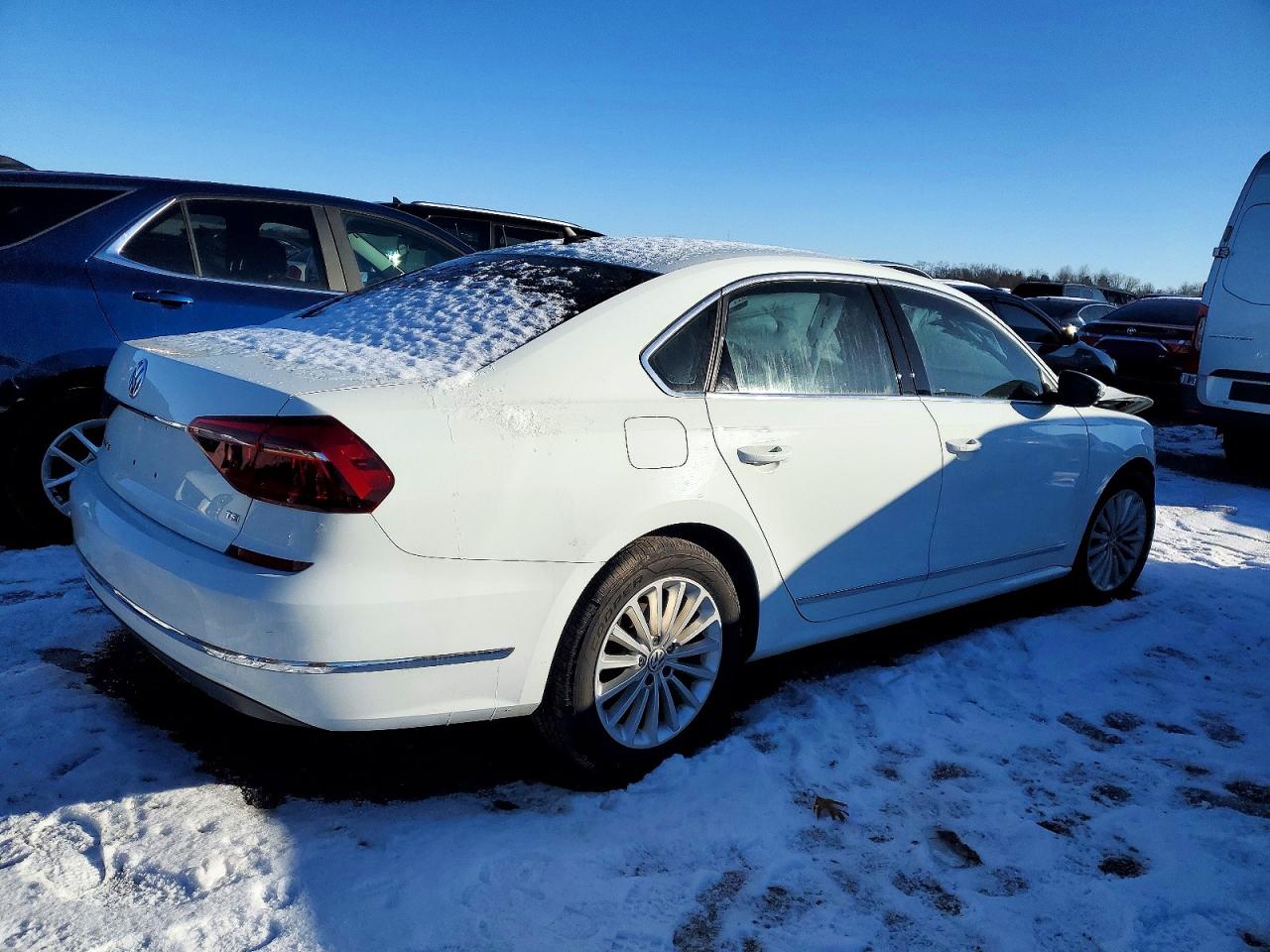 2017 VOLKSWAGEN PASSAT SE photo 7