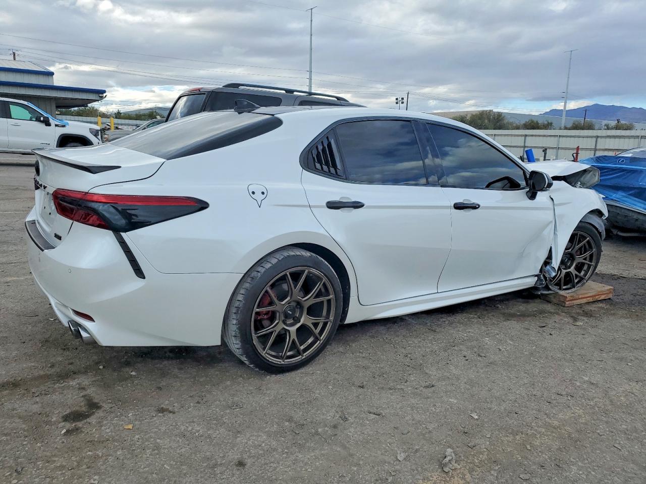 2018 TOYOTA CAMRY XSE photo 3