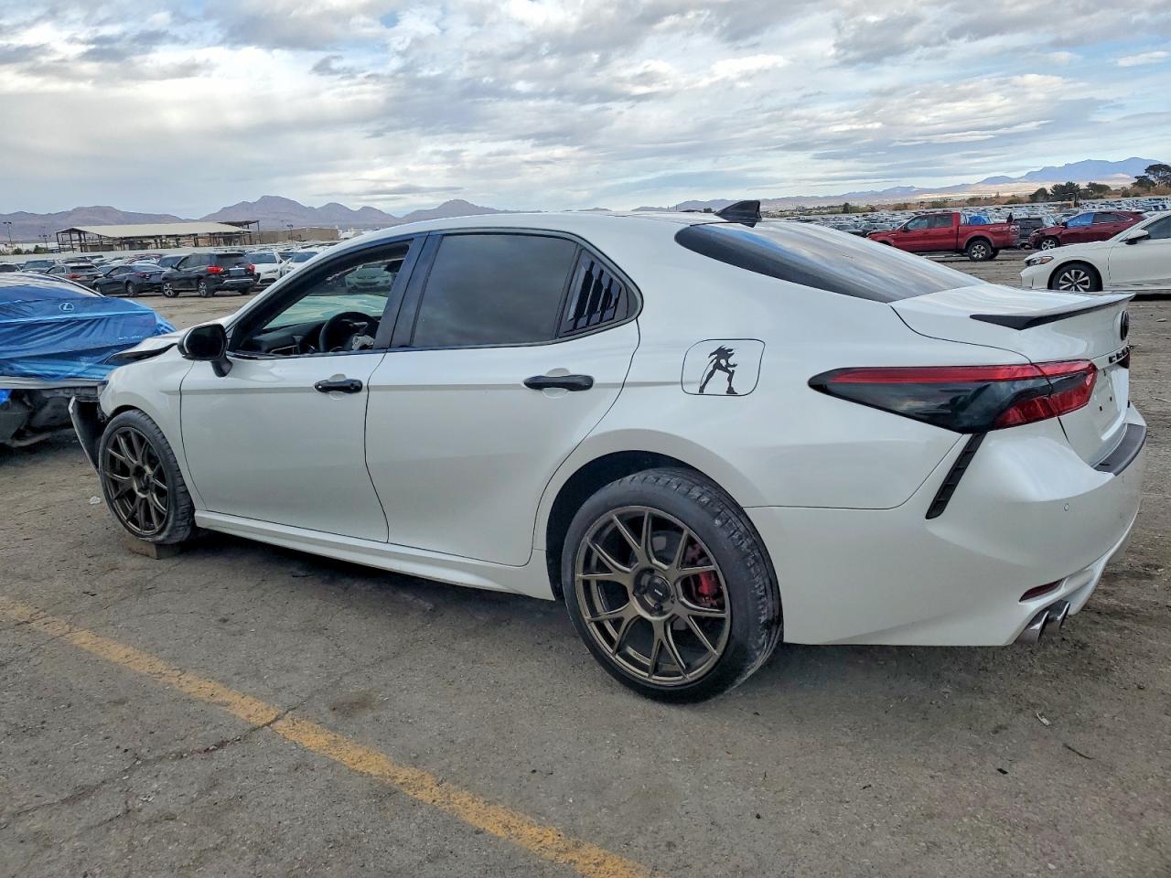 2018 TOYOTA CAMRY XSE photo 2