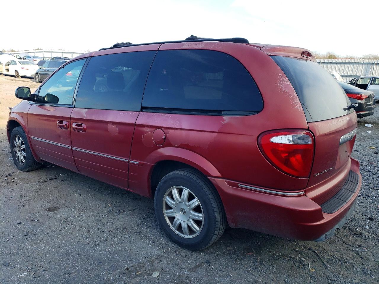 2005 CHRYSLER TOWN & COUNTRY TOURING photo 2
