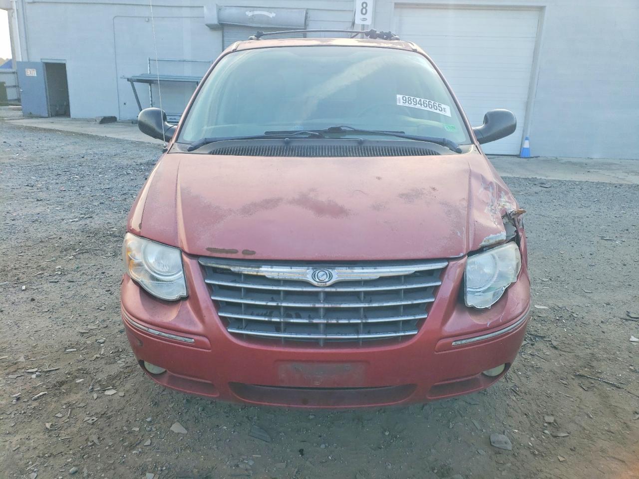 2005 CHRYSLER TOWN & COUNTRY TOURING photo 5