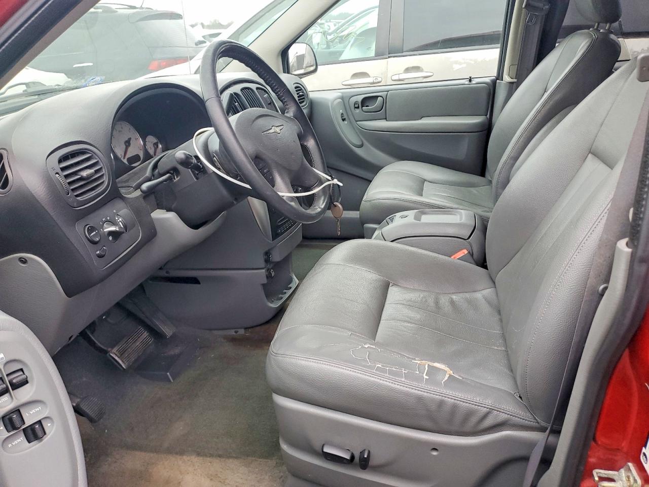 2005 CHRYSLER TOWN & COUNTRY TOURING photo 7