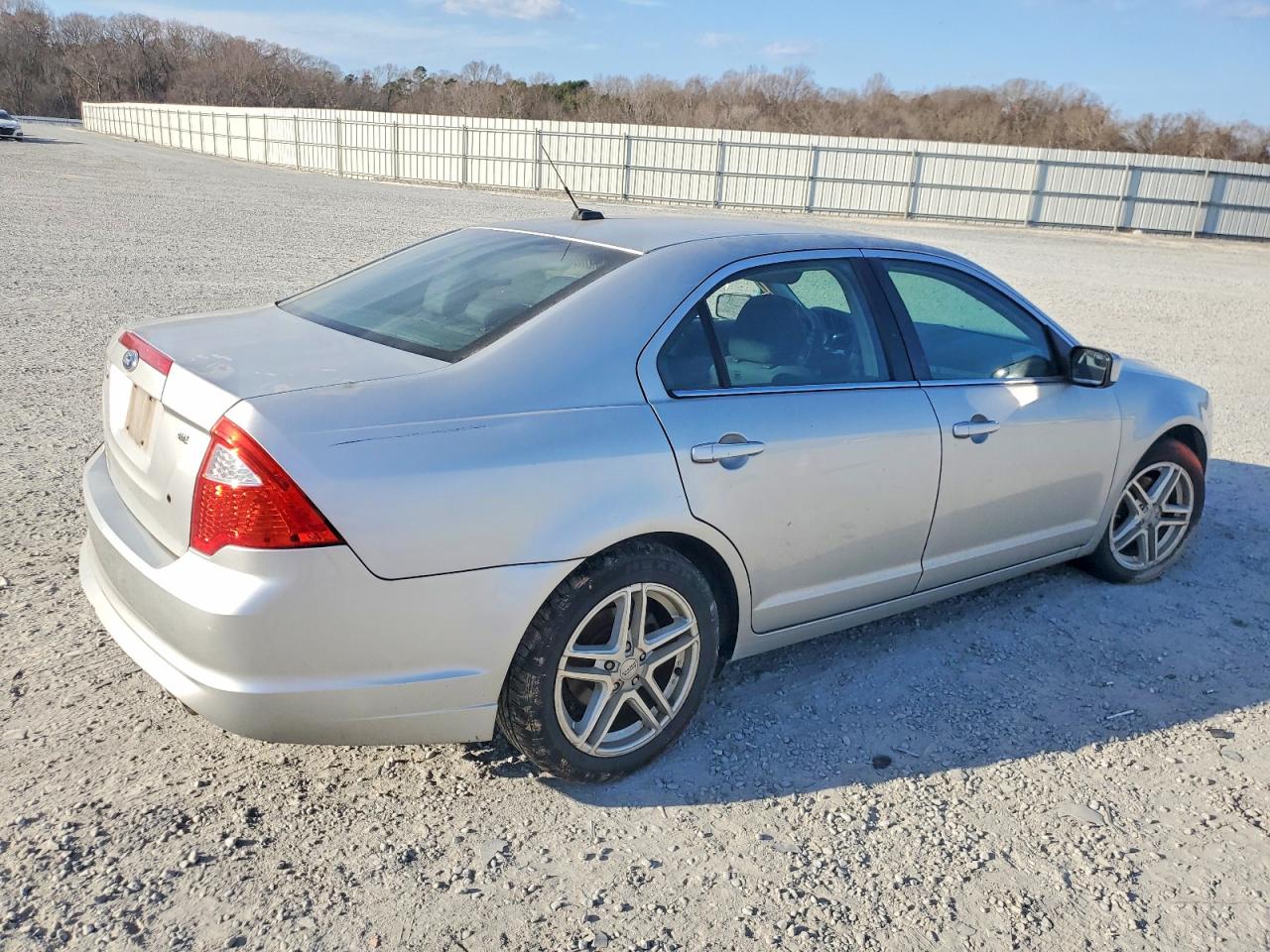 2011 FORD FUSION SE photo 3
