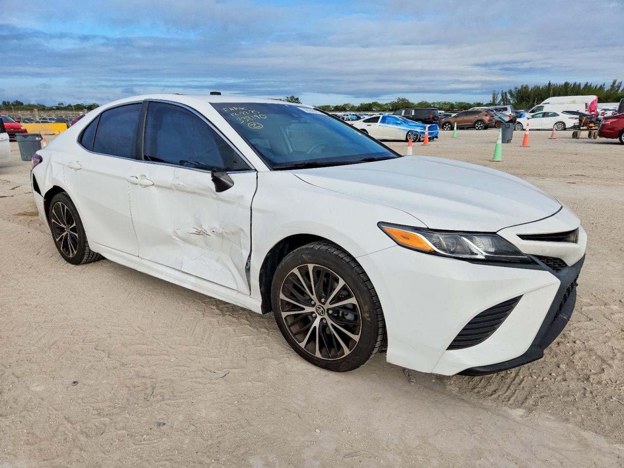 2020 TOYOTA CAMRY SE photo 4