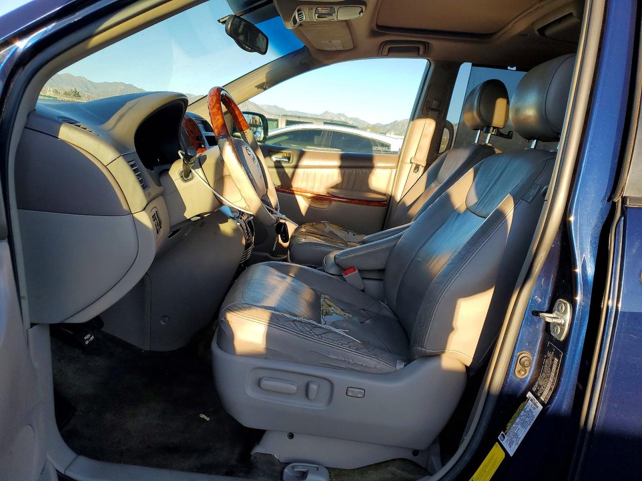 2006 TOYOTA SIENNA XLE photo 7