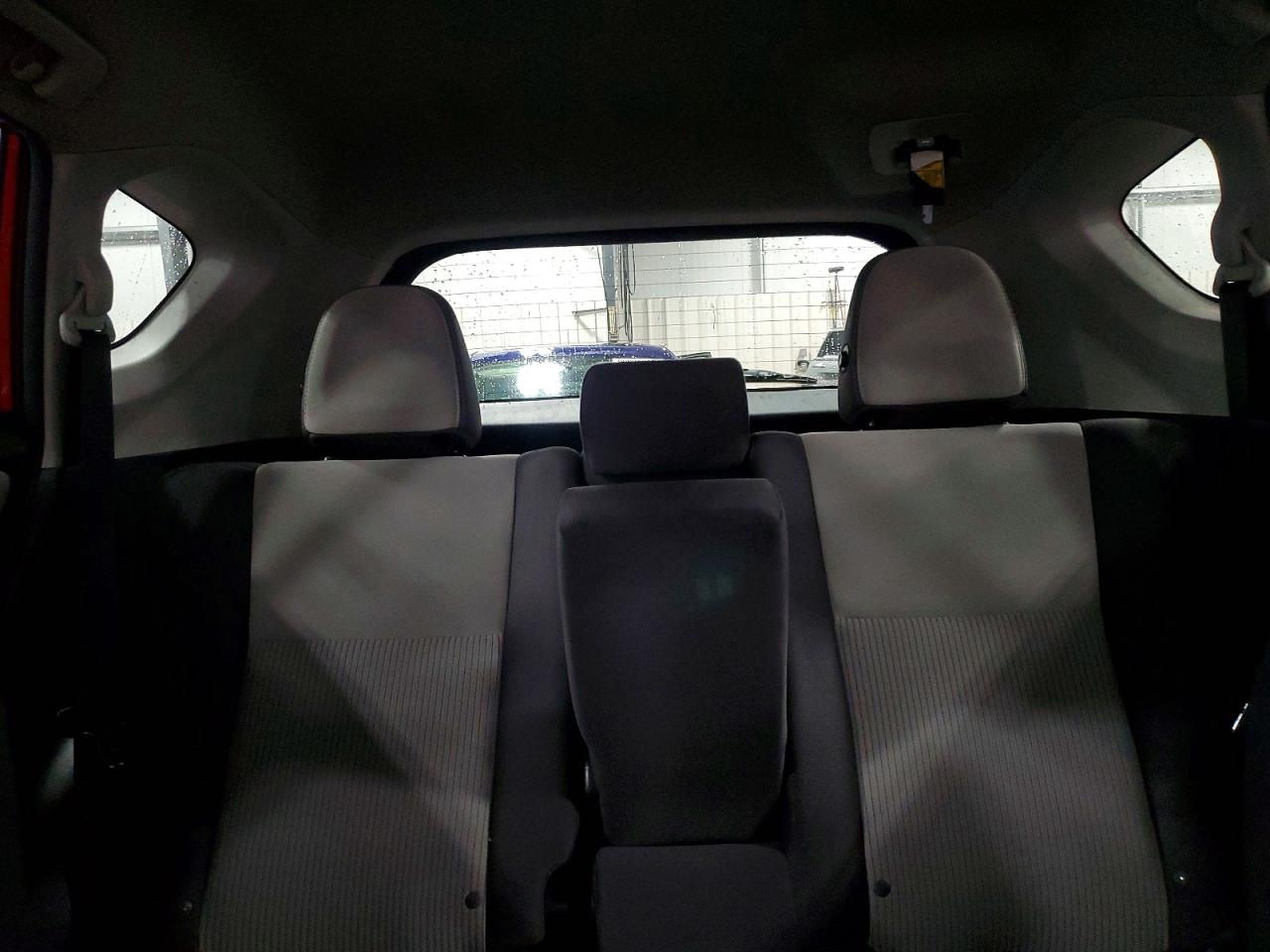 2015 TOYOTA RAV4 XLE photo 10