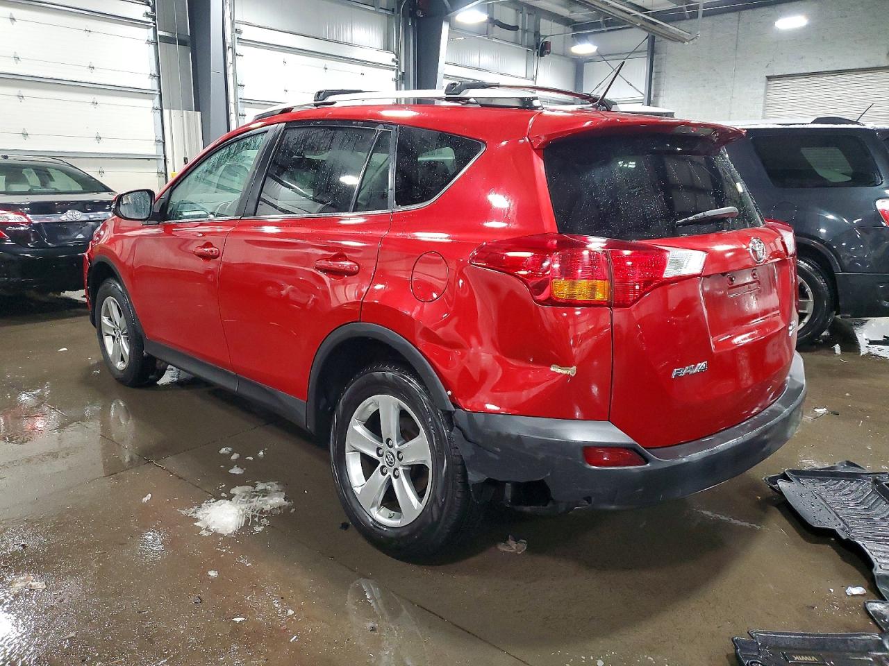 2015 TOYOTA RAV4 XLE photo 2