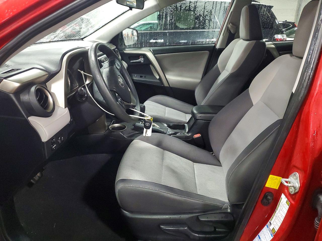 2015 TOYOTA RAV4 XLE photo 7
