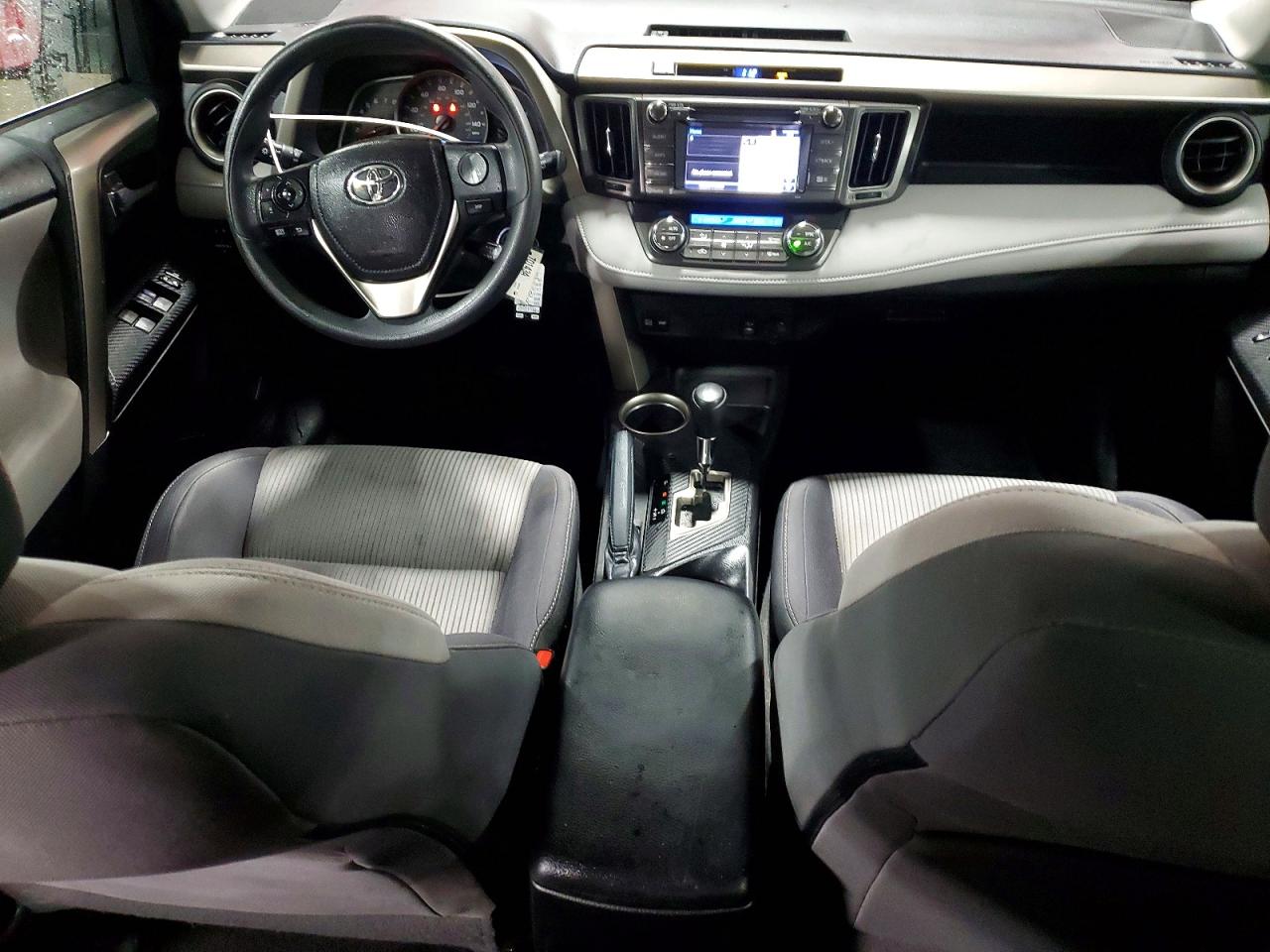 2015 TOYOTA RAV4 XLE photo 8