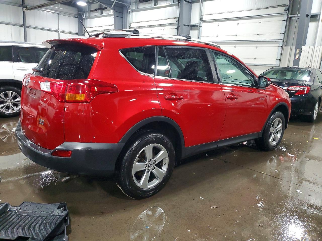 2015 TOYOTA RAV4 XLE photo 3