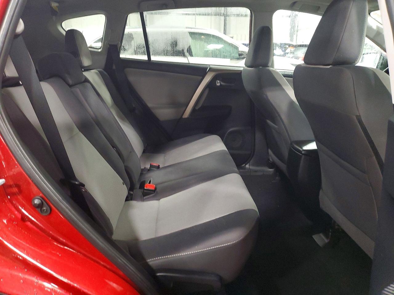 2015 TOYOTA RAV4 XLE photo 11