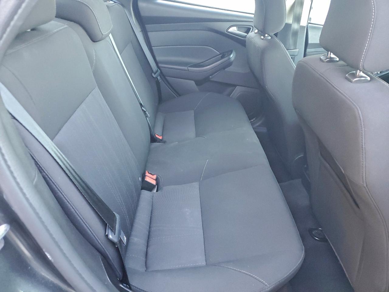 2018 FORD FOCUS SE photo 10
