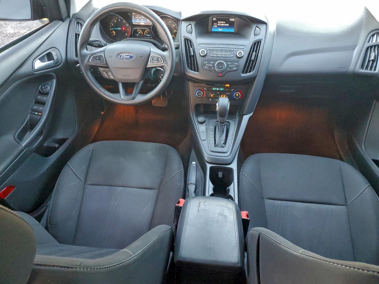 2018 FORD FOCUS SE photo 8