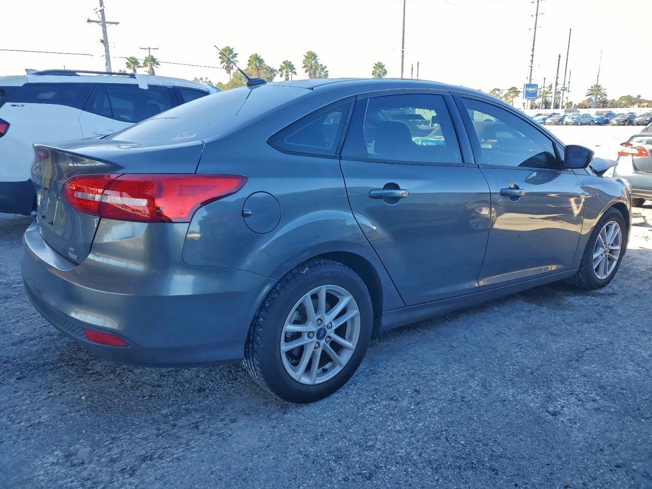 2018 FORD FOCUS SE photo 3