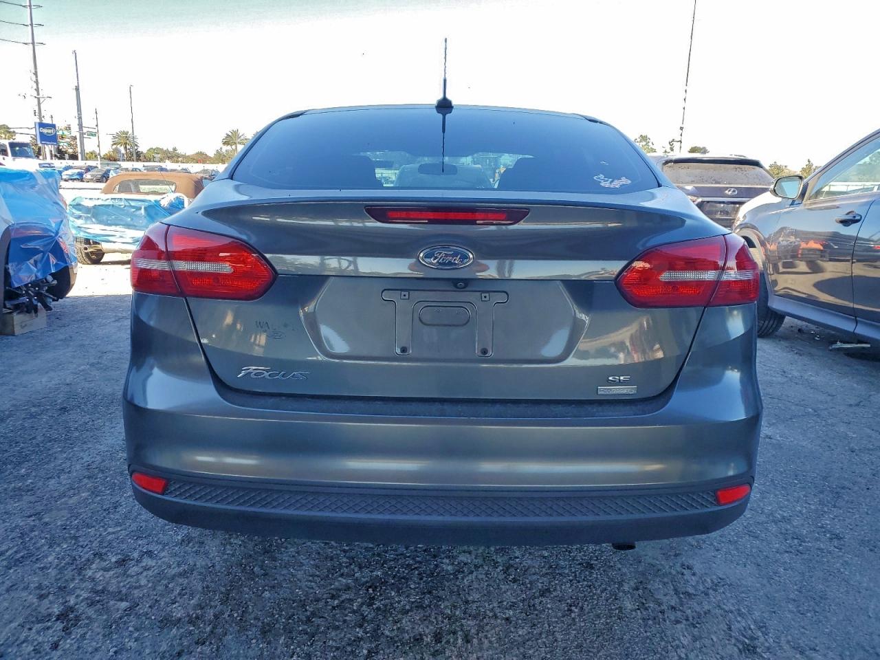 2018 FORD FOCUS SE photo 6