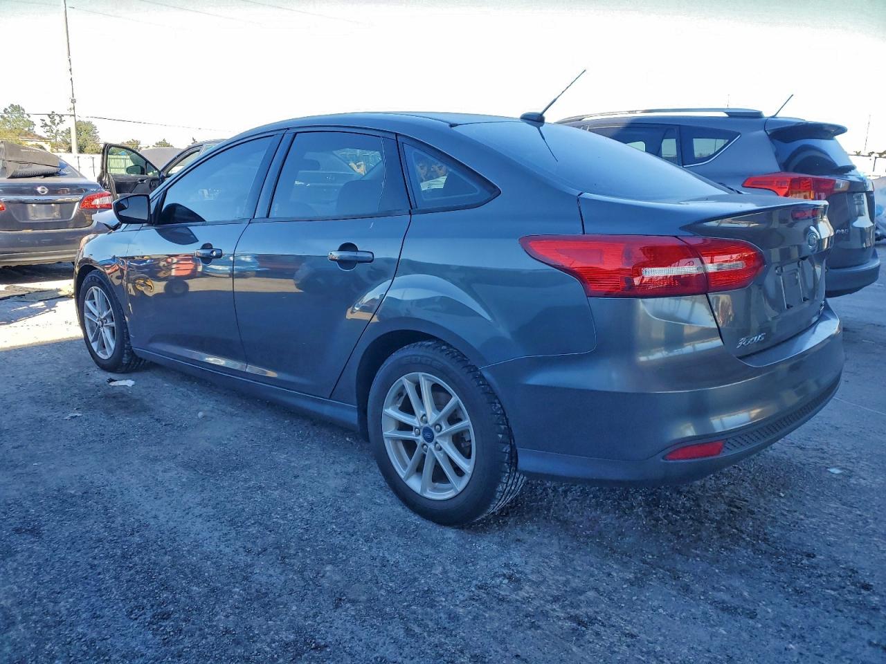 2018 FORD FOCUS SE photo 2