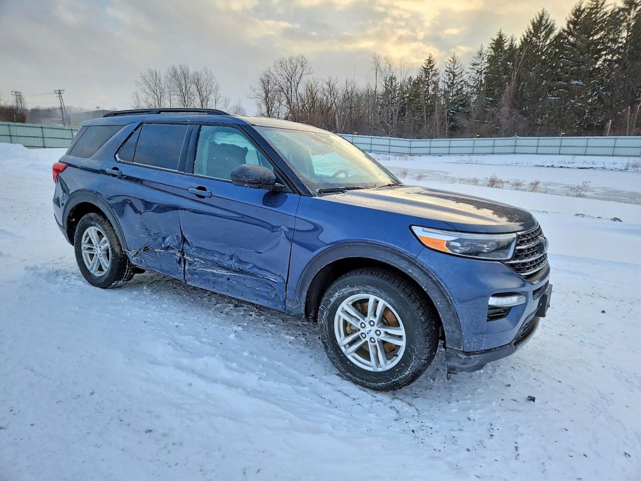 2021 FORD EXPLORER XLT photo 4