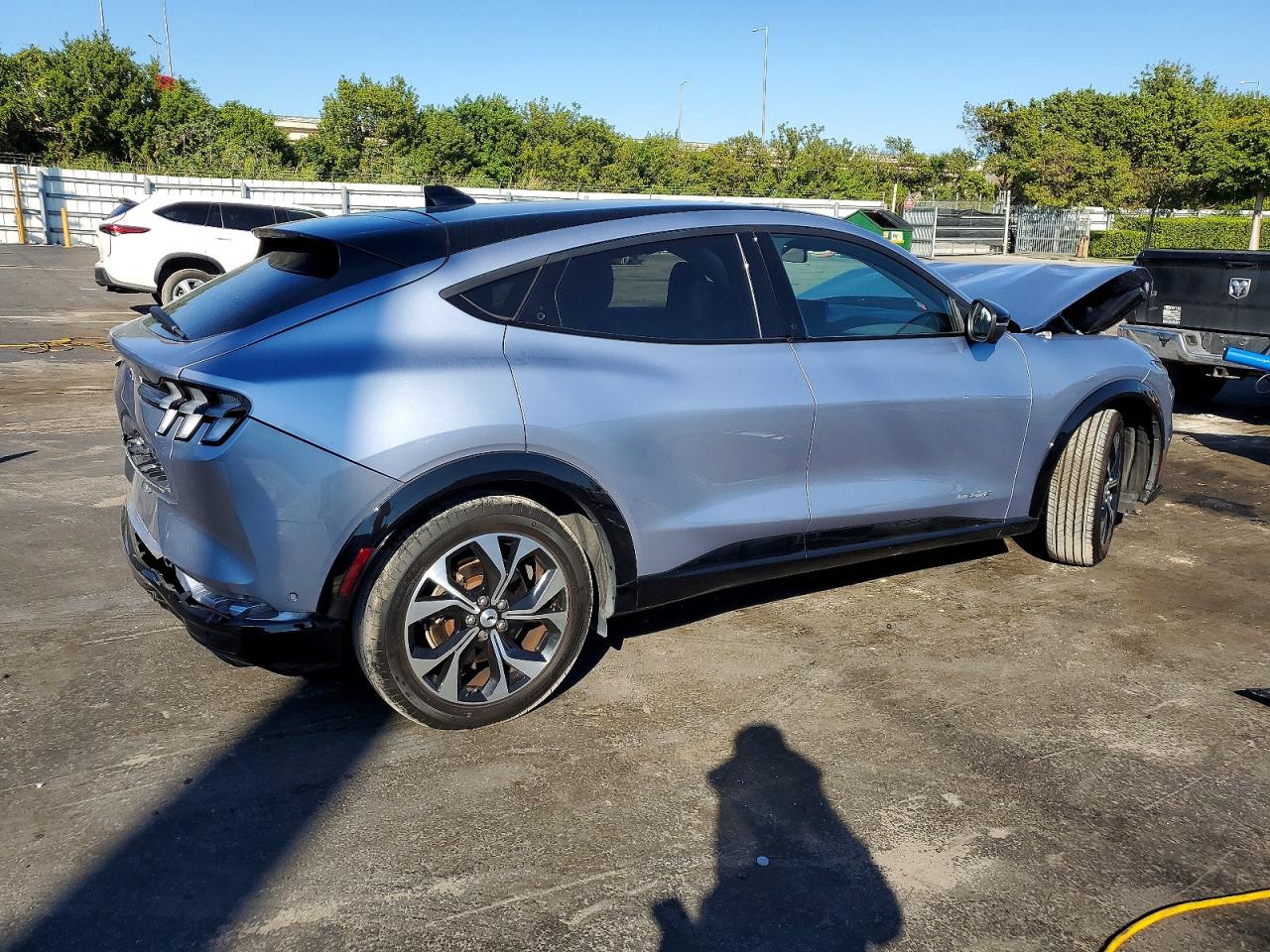 2022 FORD MUSTANG MACH-E PREMIUM photo 3