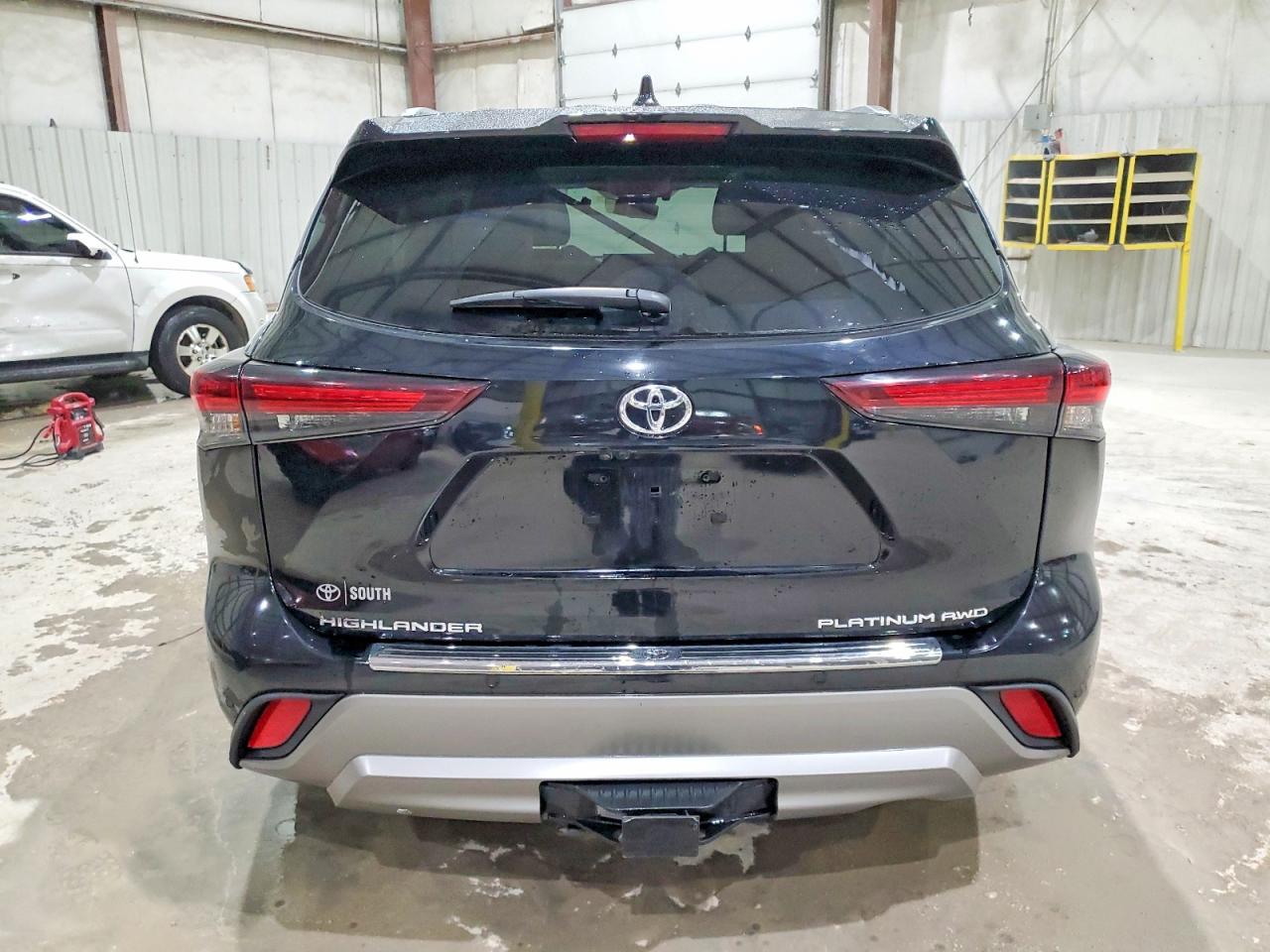 2024 TOYOTA HIGHLANDER LE photo 6