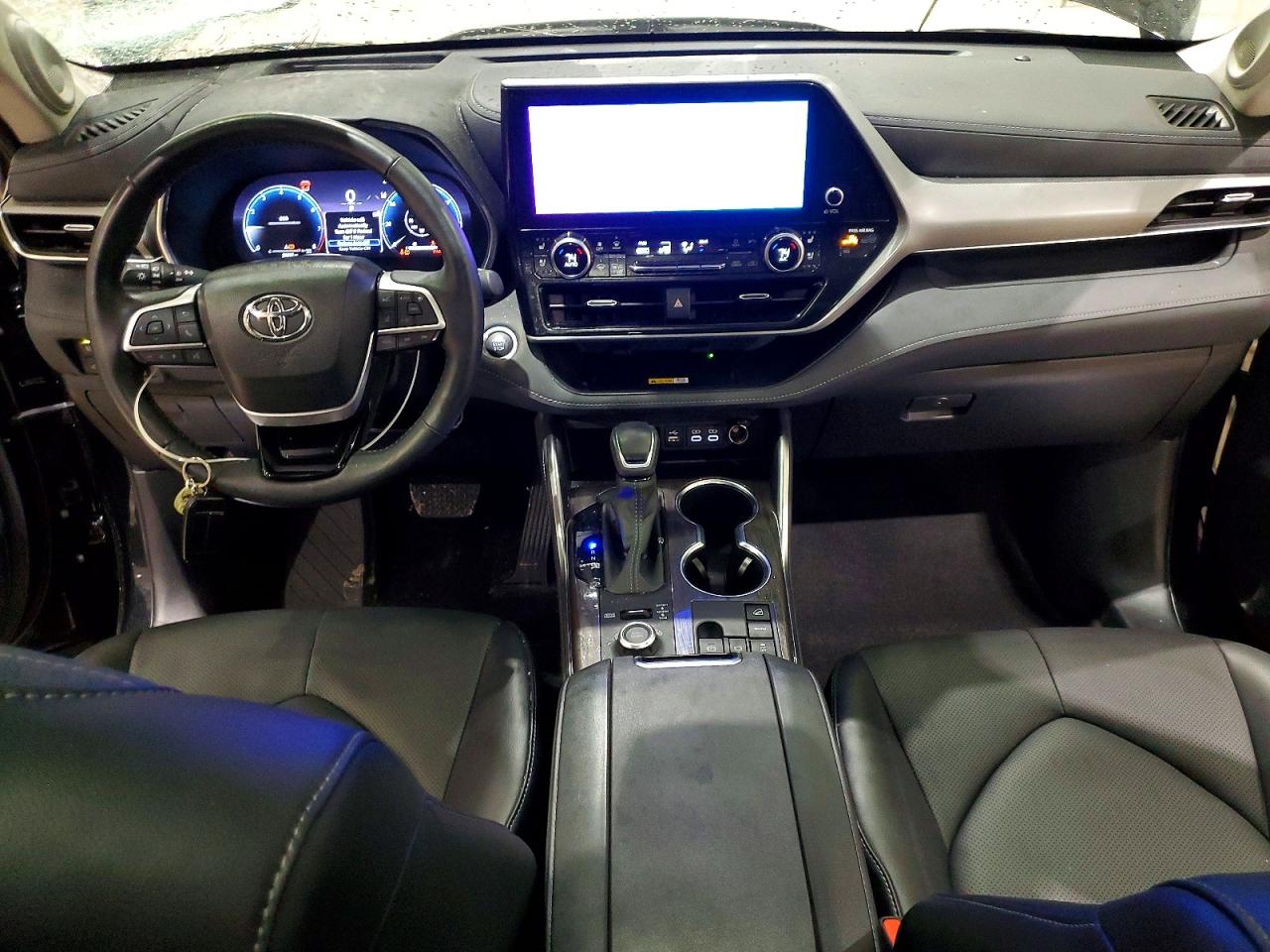 2024 TOYOTA HIGHLANDER LE photo 8
