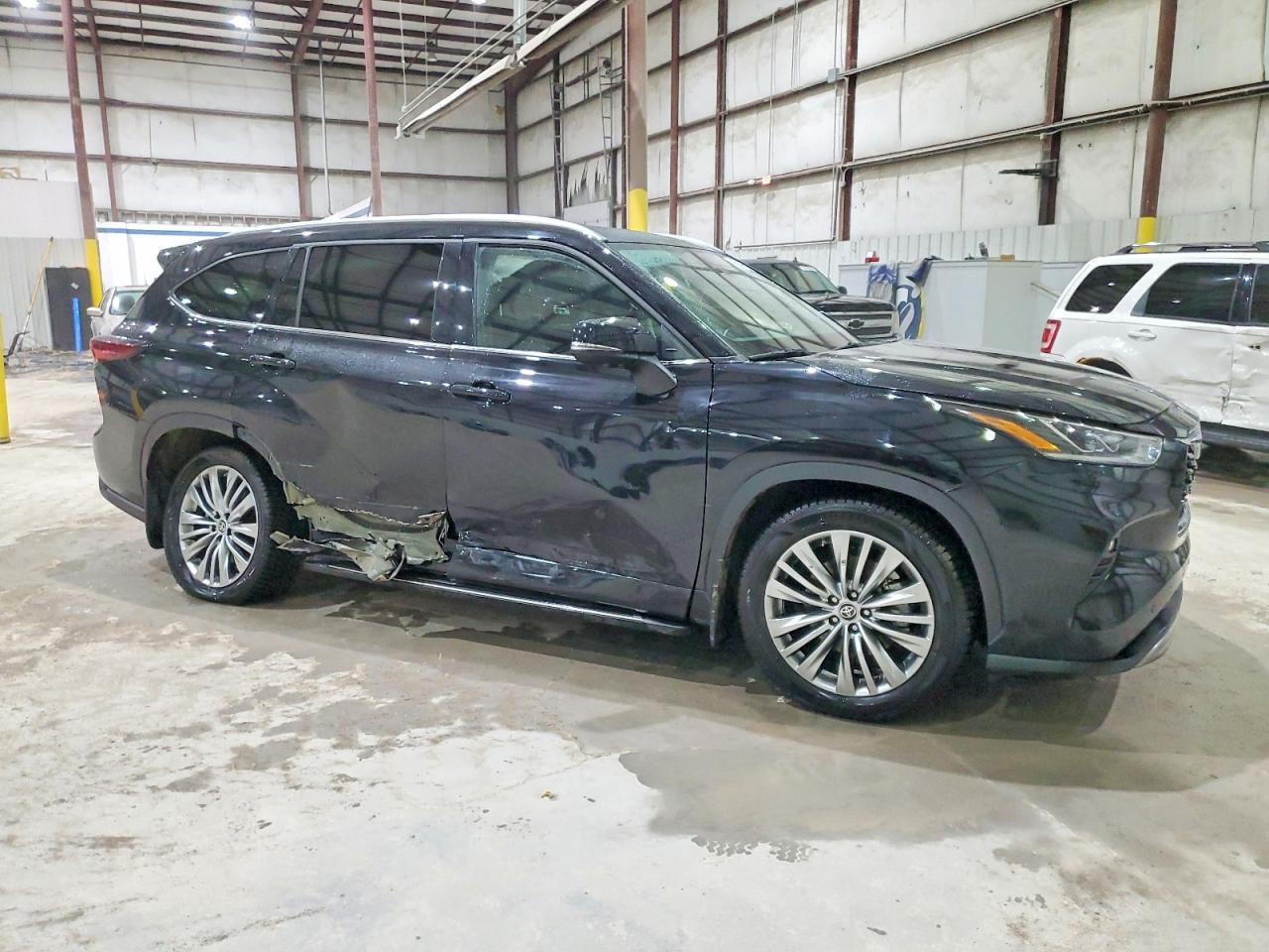 2024 TOYOTA HIGHLANDER LE photo 4