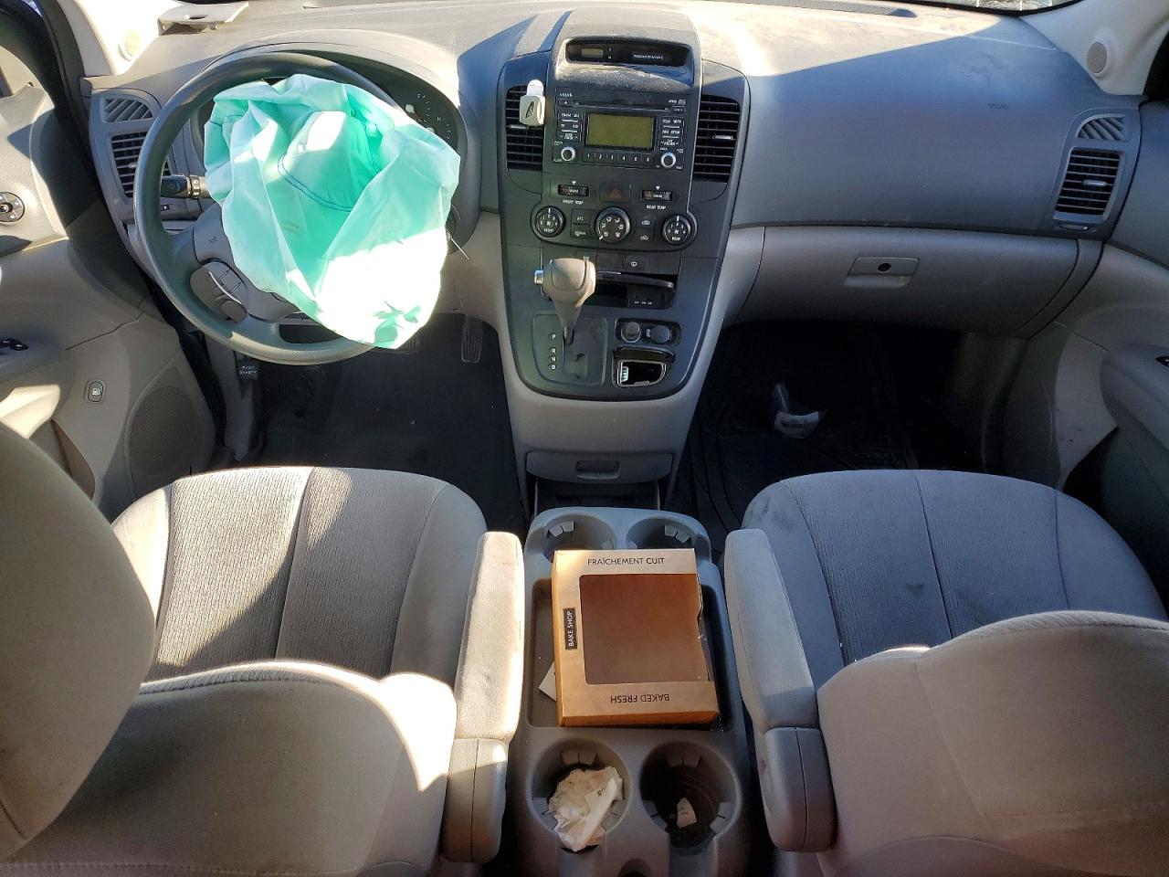 2010 KIA SEDONA LX photo 8