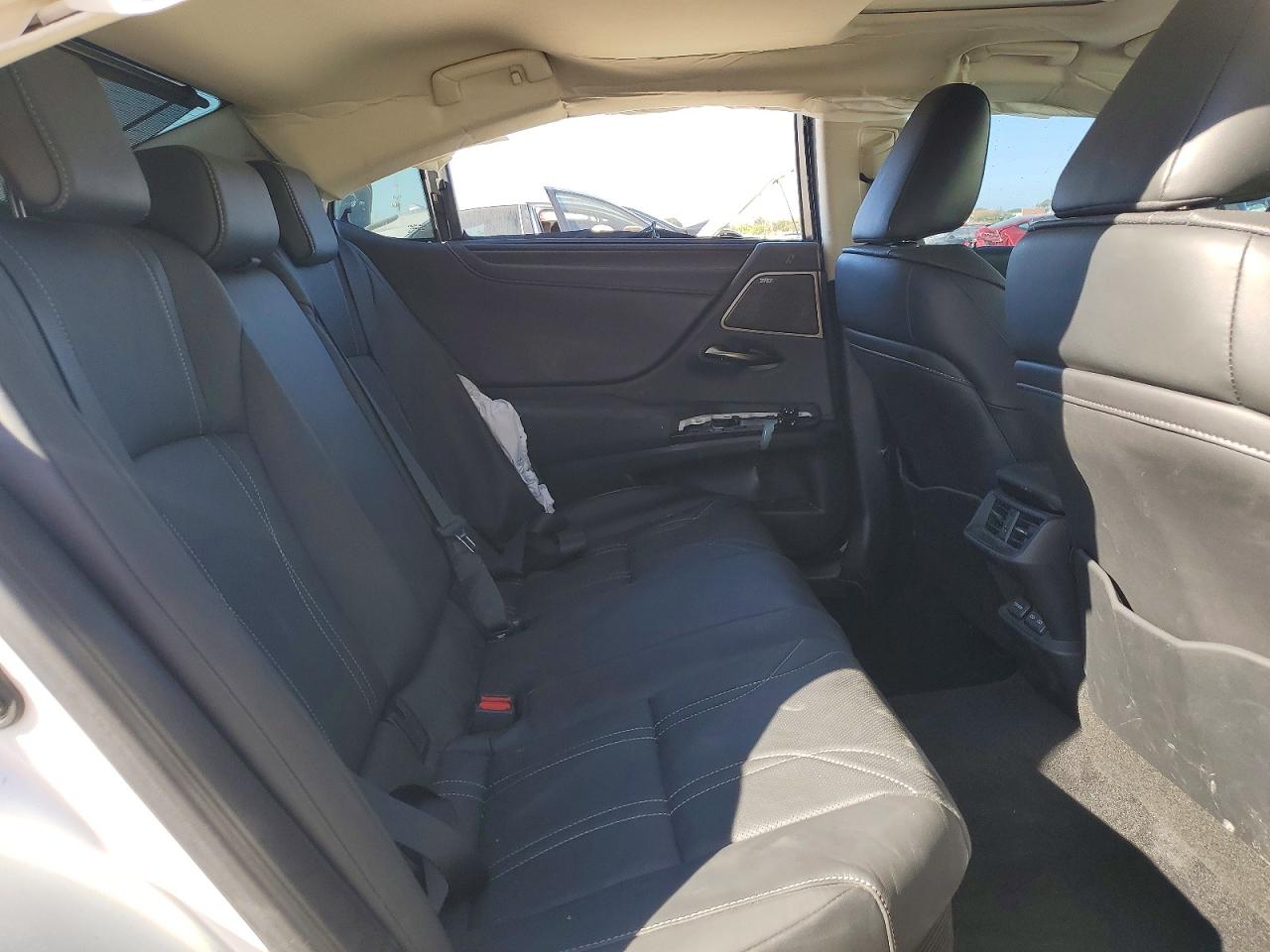 2024 LEXUS ES 300H BASE photo 10