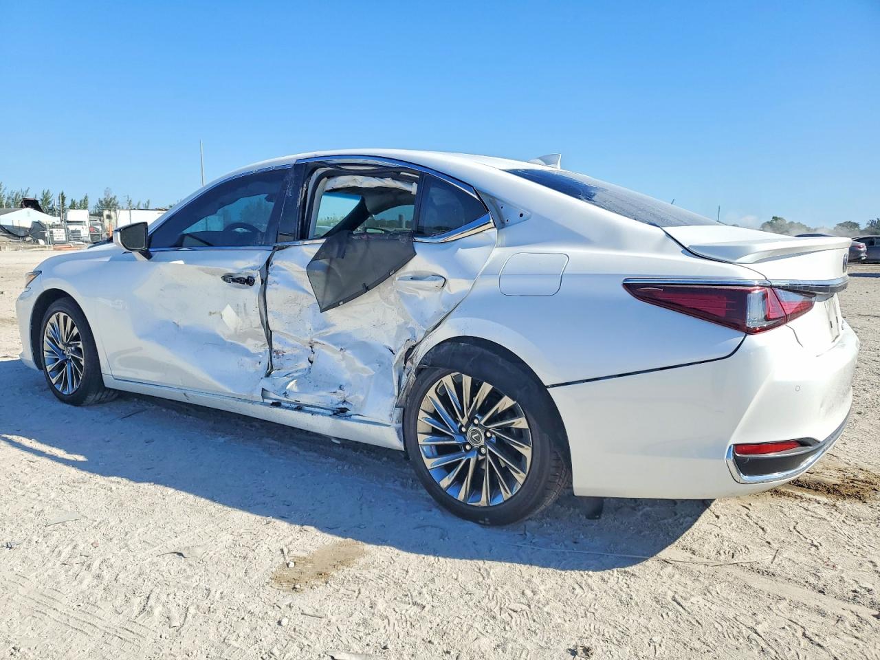 2024 LEXUS ES 300H BASE photo 2