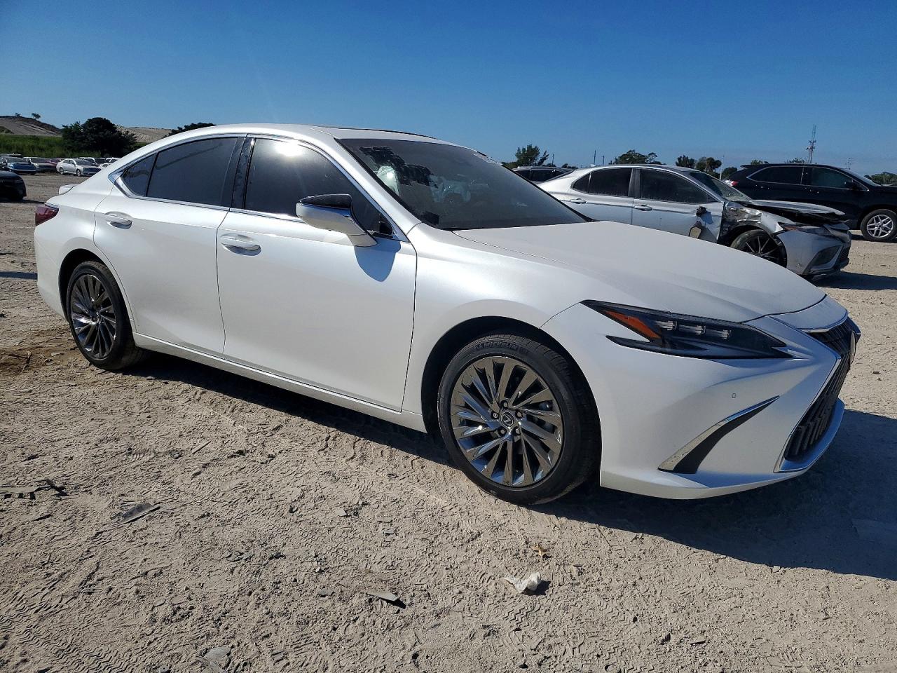 2024 LEXUS ES 300H BASE photo 4