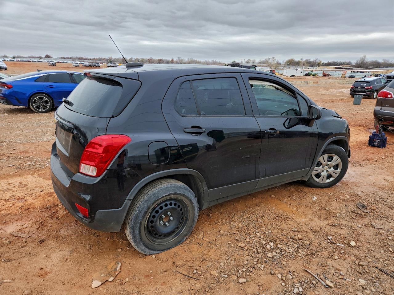 2017 CHEVROLET TRAX LS photo 3