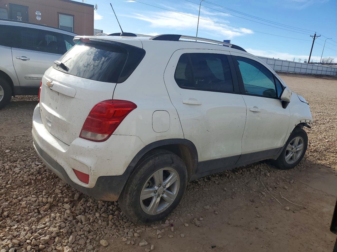 2022 CHEVROLET TRAX 1LT photo 3