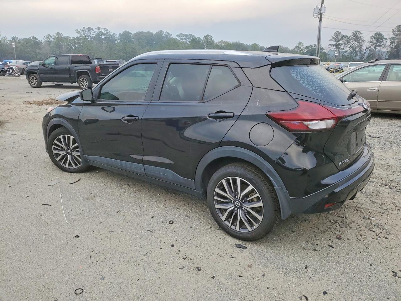 2021 NISSAN KICKS SV photo 3