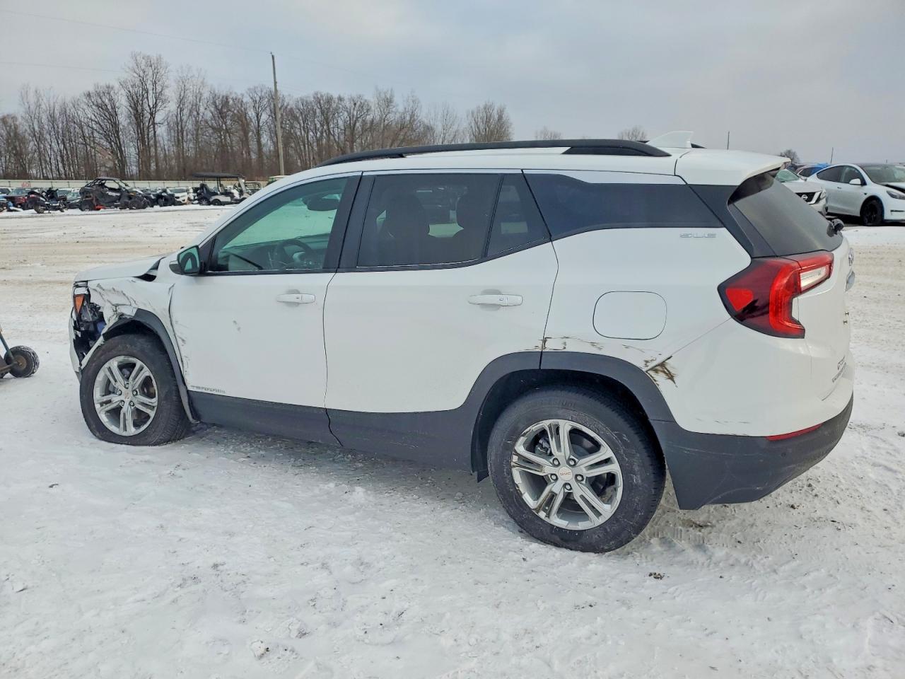 2024 GMC TERRAIN SLE photo 2