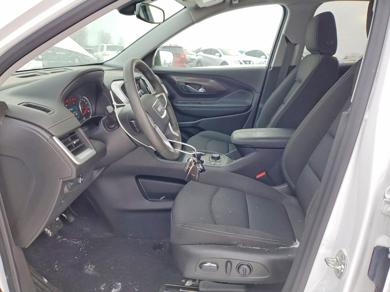 2024 GMC TERRAIN SLE photo 7