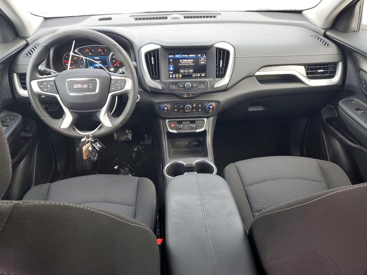 2024 GMC TERRAIN SLE photo 8