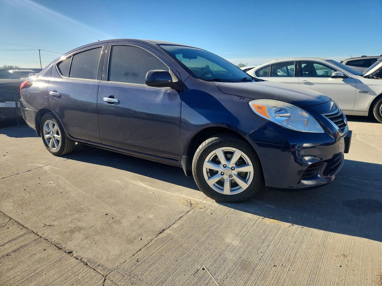 2014 NISSAN VERSA S photo 4
