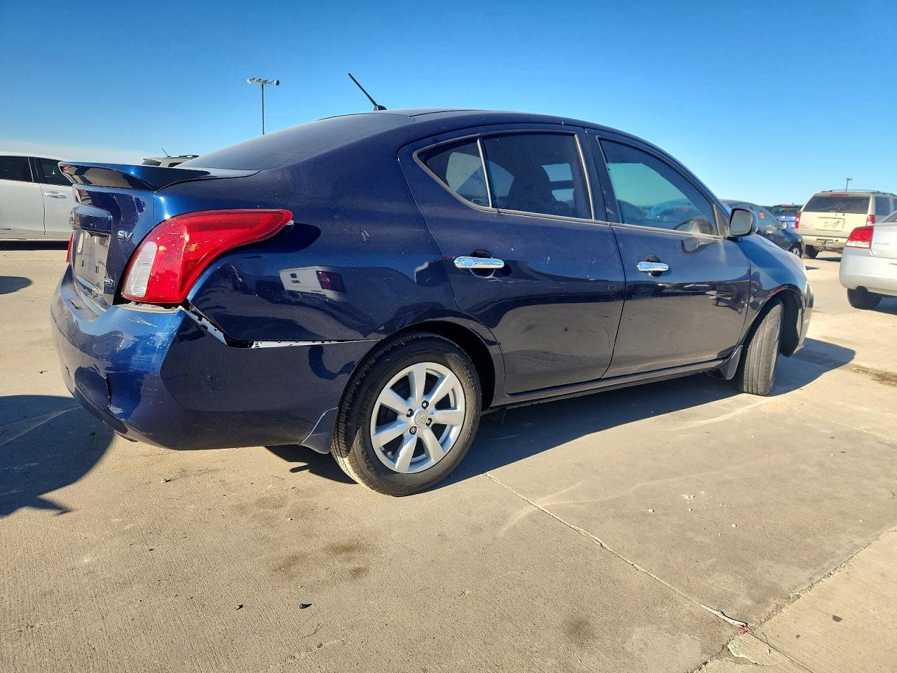 2014 NISSAN VERSA S photo 3