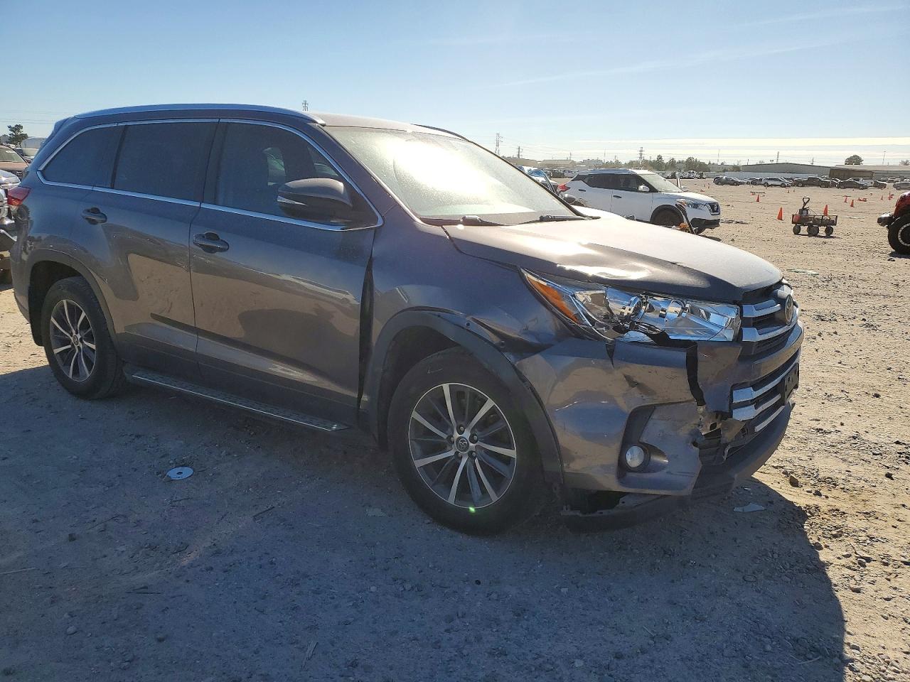 2019 TOYOTA HIGHLANDER SE photo 4