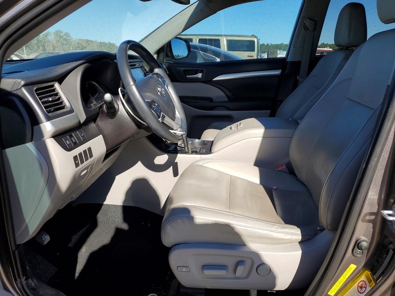 2019 TOYOTA HIGHLANDER SE photo 7
