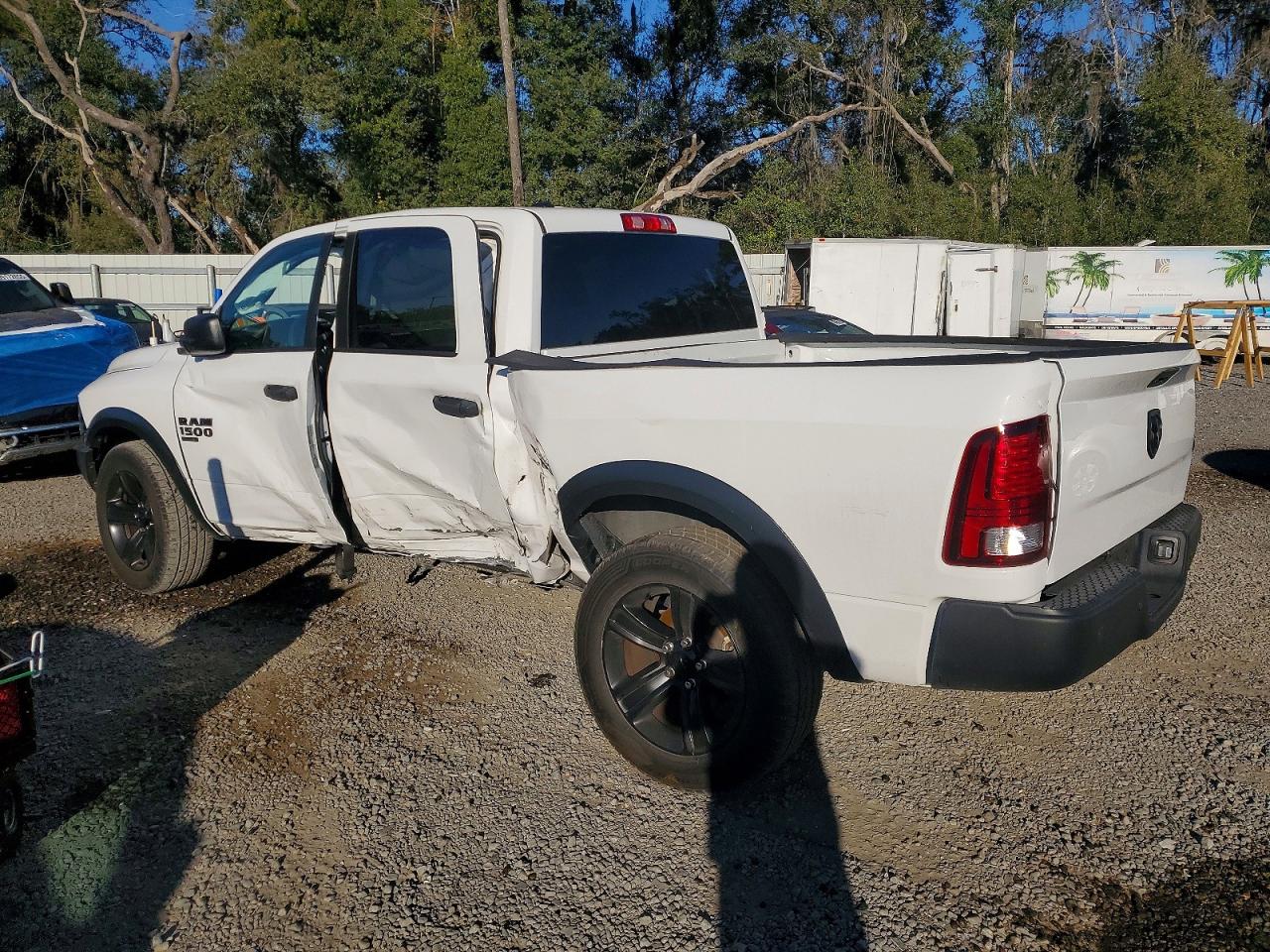 2022 RAM 1500 CLASSIC SLT photo 2