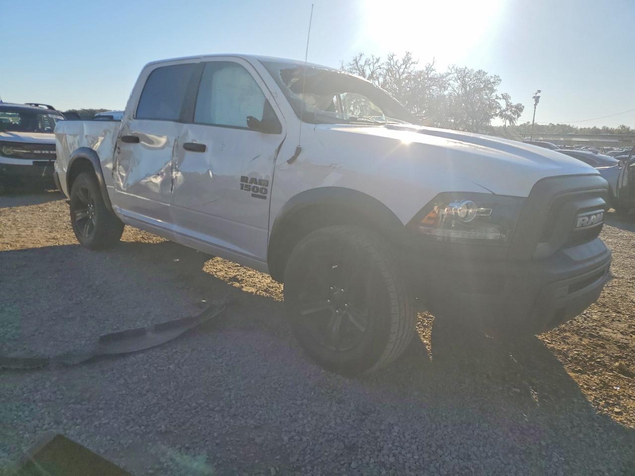2022 RAM 1500 CLASSIC SLT photo 4