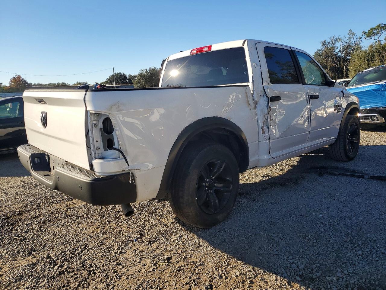 2022 RAM 1500 CLASSIC SLT photo 3