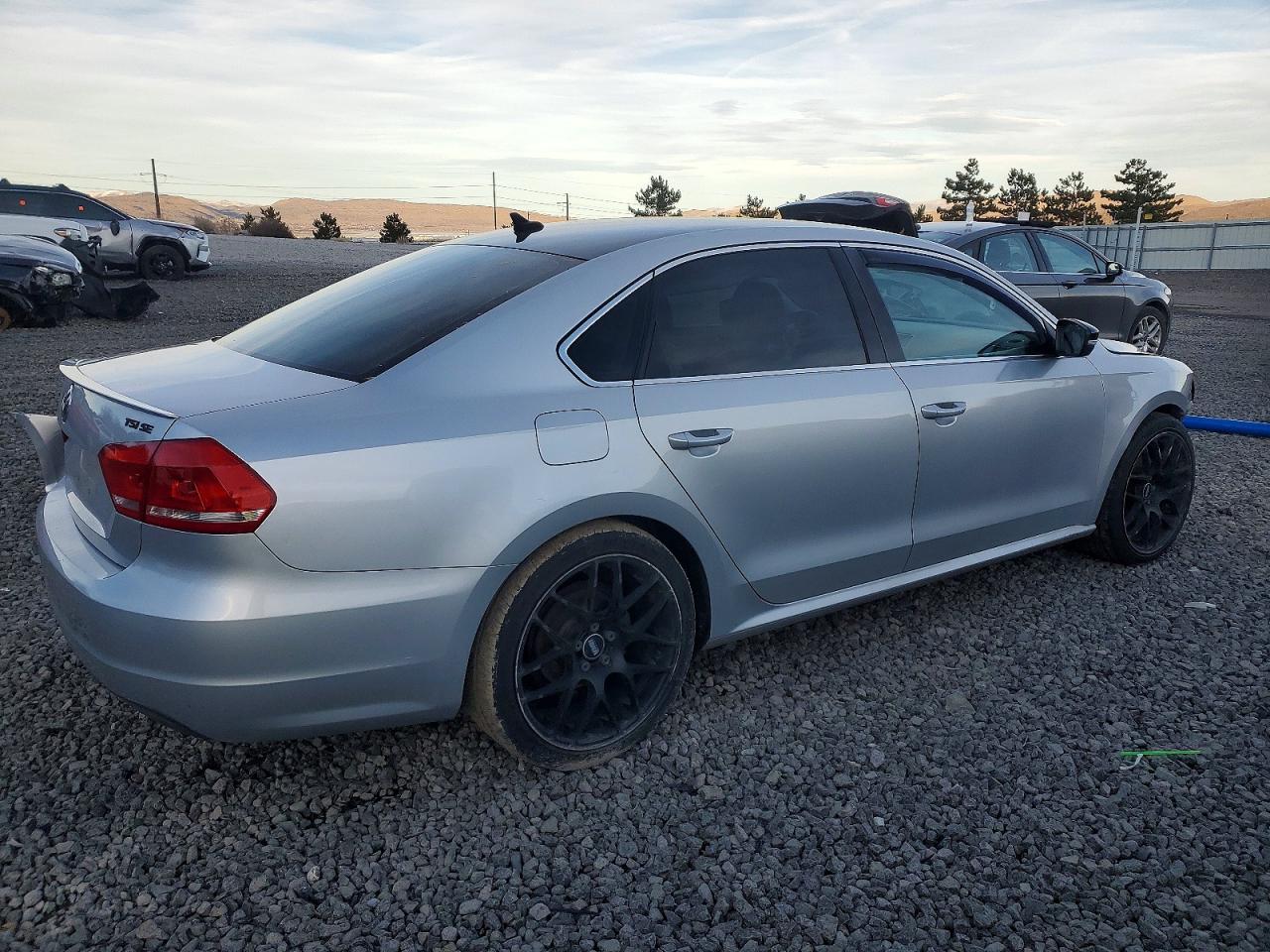 2015 VOLKSWAGEN PASSAT SE photo 3